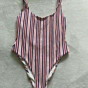 One piece swimsuit with striped pattern